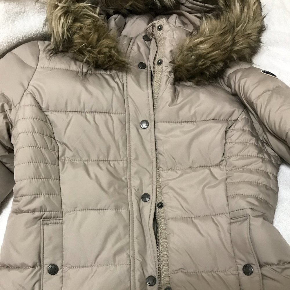 NEW Abercrombie & Fitch Women Puff jacket Small in size stone grey color